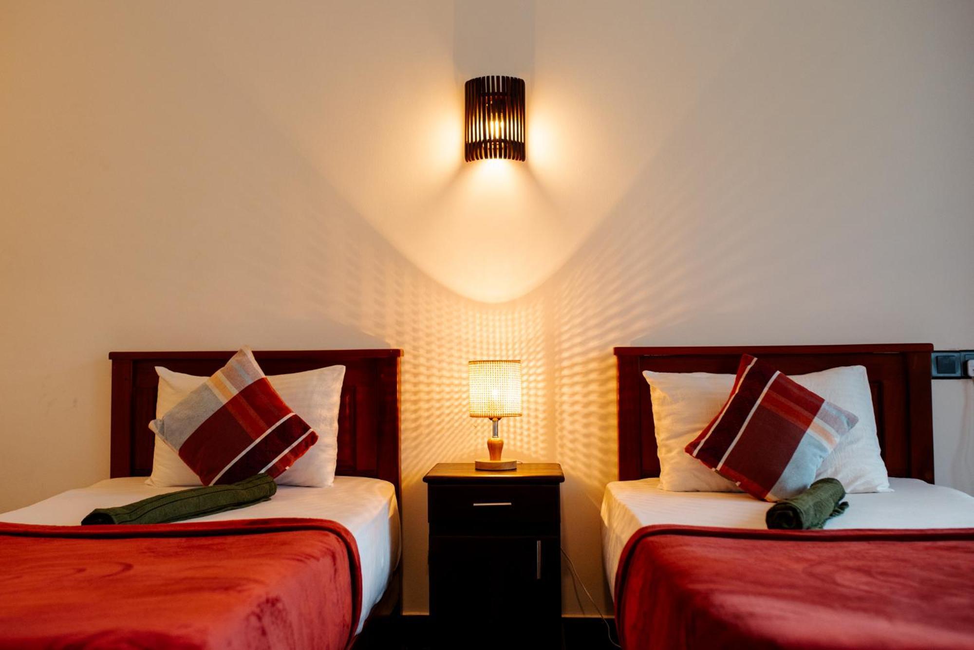 נלת'אניה Adams Peak Inn מראה חיצוני תמונה