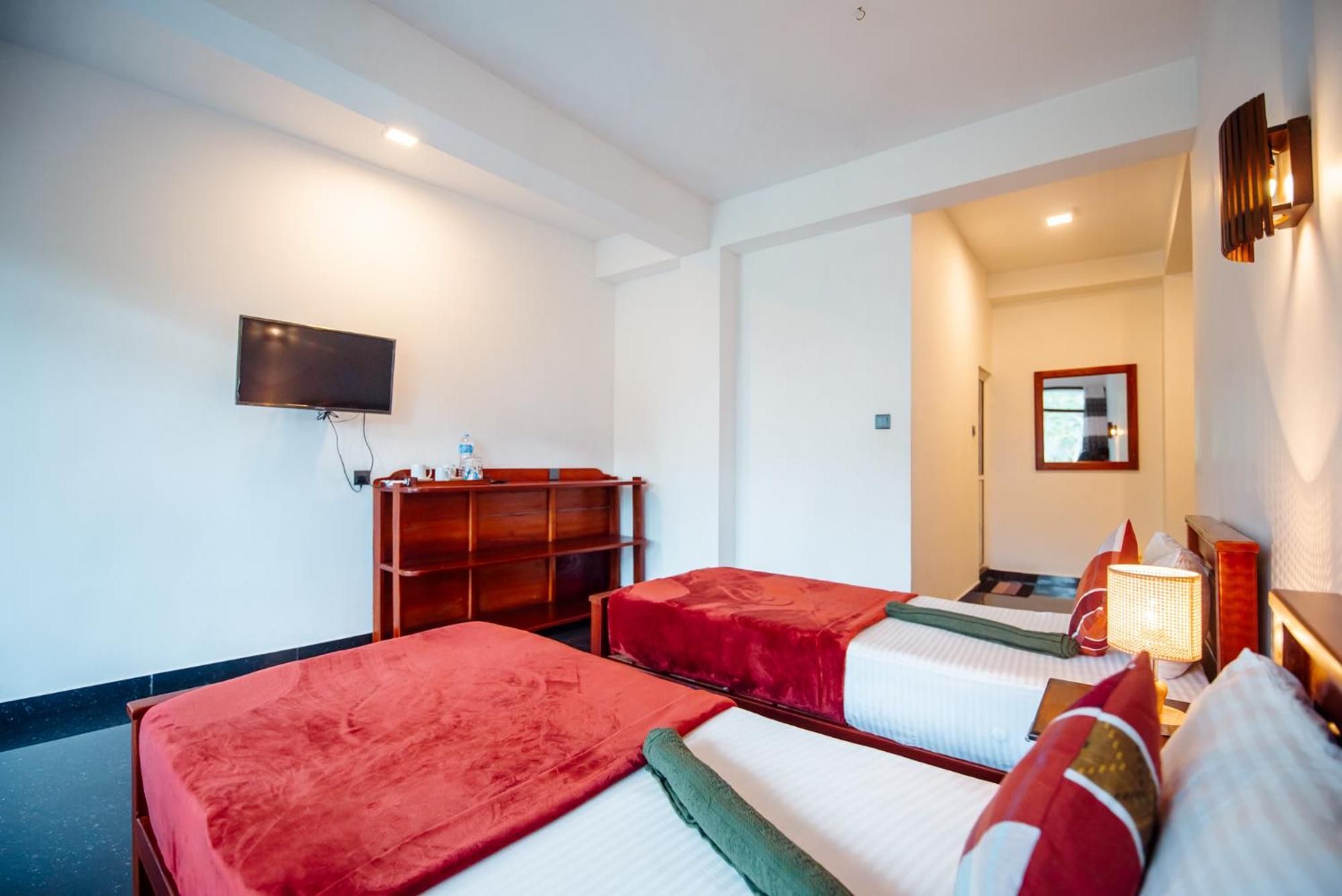 נלת'אניה Adams Peak Inn מראה חיצוני תמונה